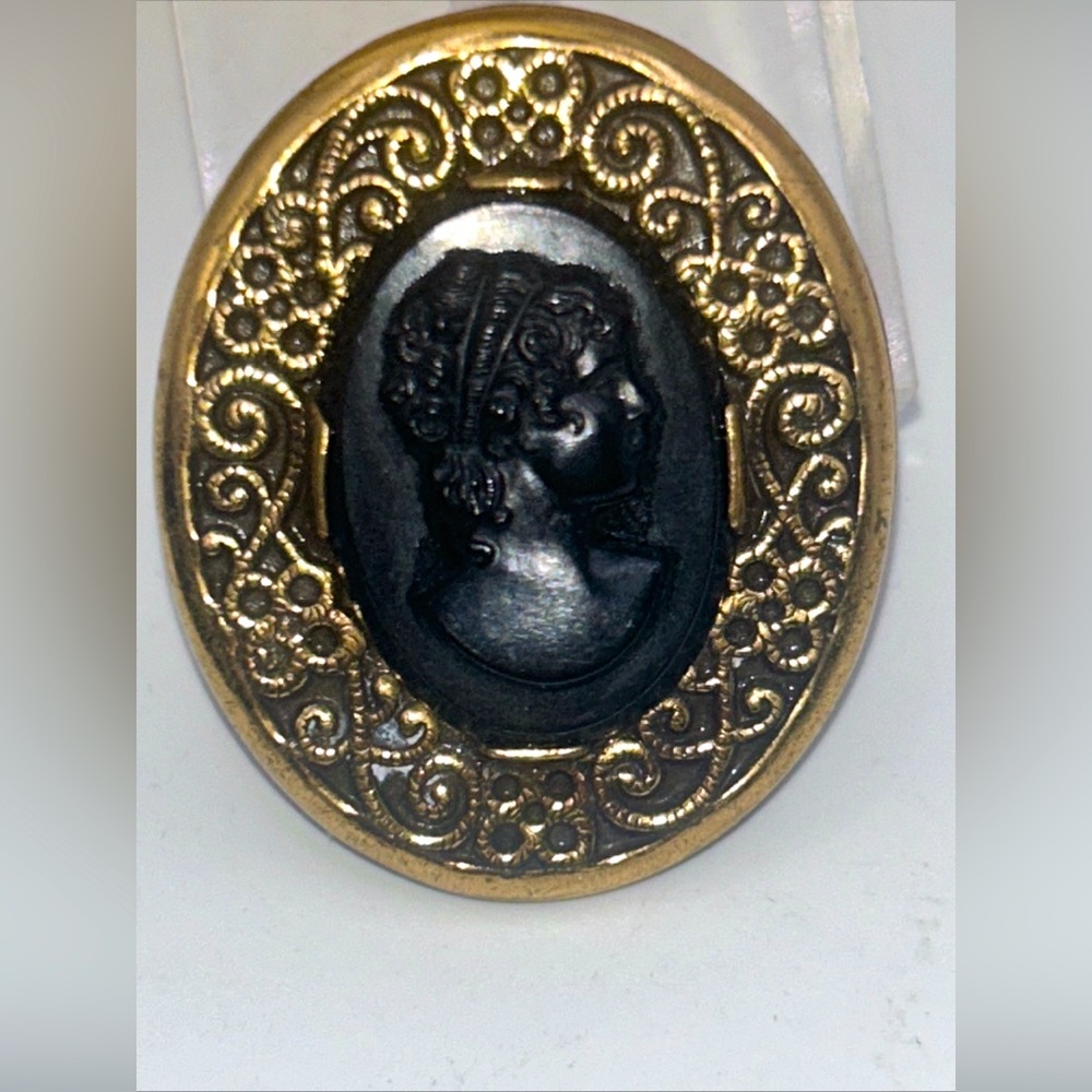 Vintage Oval Black Cameo Mourning Brooch Robbin’s Co Attleboro Brass Frame